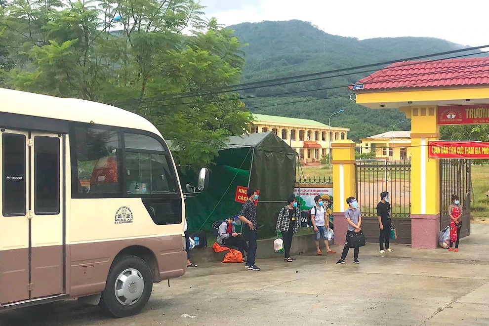 Những chuyến xe nghĩa tình hỗ trợ người dân khó khăn vì Covid-19 - 4 Những chuyến xe nghĩa tình hỗ trợ người dân khó khăn vì Covid-19 - 4