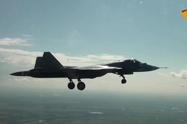 Màn nhào lộn xoáy trôn ốc của “bóng ma bầu trời” Su-57 Nga