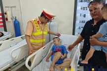 Đại úy CSGT cứu bé trai 6 tuổi bị co giật trên cao tốc