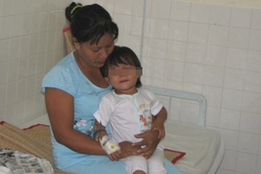 Cứu kịp thời 2 trẻ hóc đậu phộng