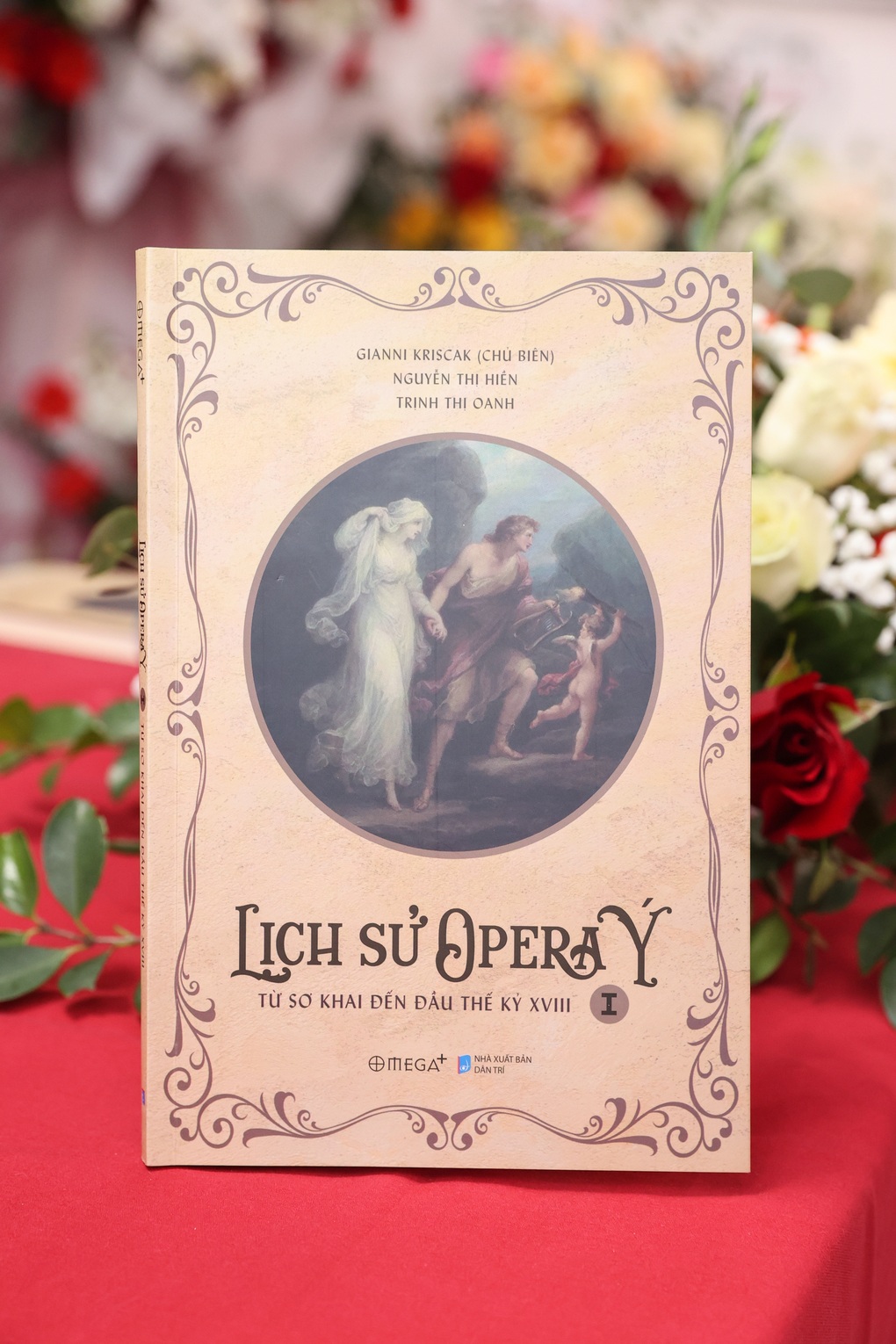 Giáo sư Ý cùng 2 nghệ sĩ Việt Nam ra mắt sách về Opera - 2 Giáo sư Ý cùng 2 nghệ sĩ Việt Nam ra mắt sách về Opera - 2