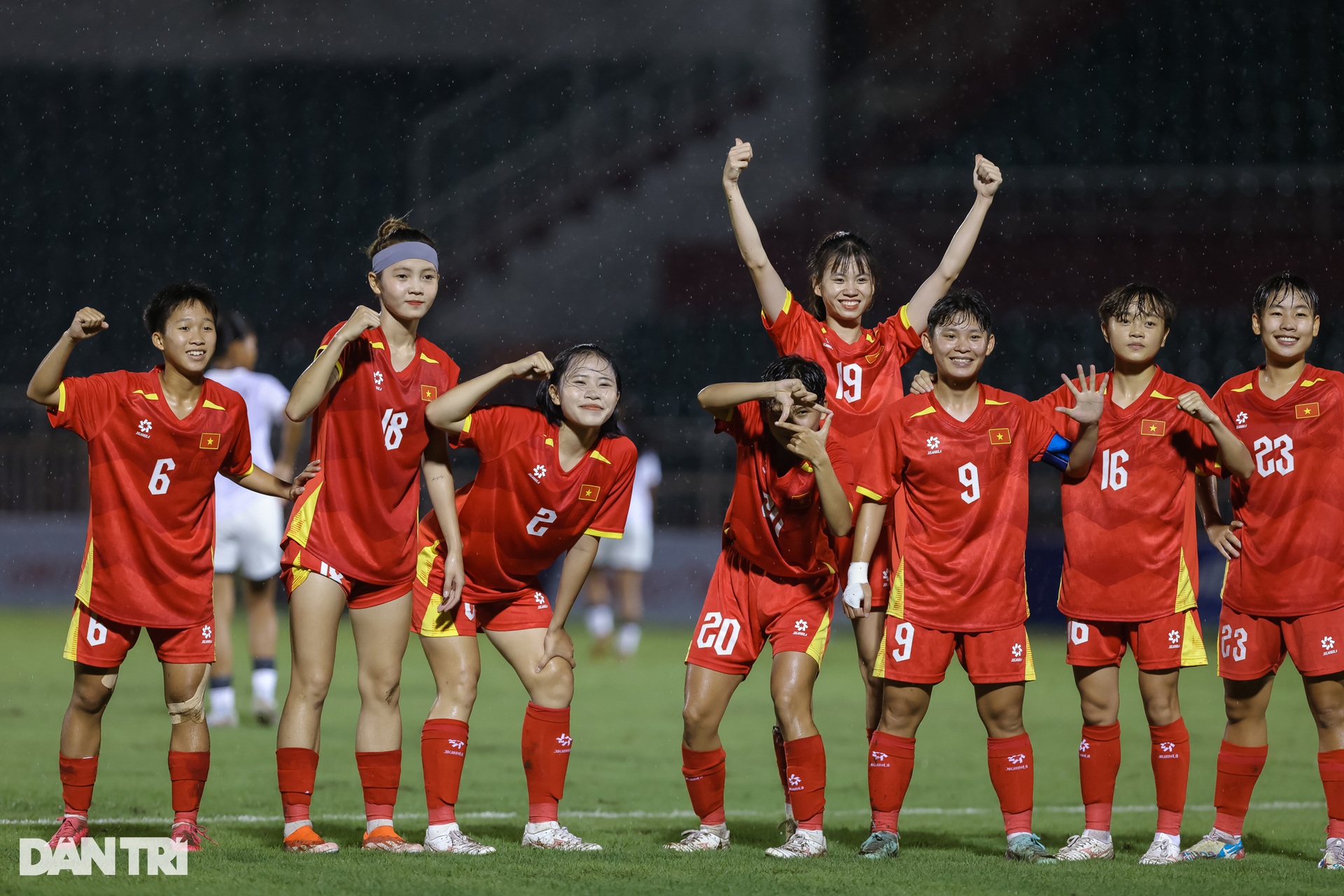 Thắng đậm Indonesia, Việt Nam gặp Thái Lan ở chung kết U19 nữ Đông Nam Á - 3 Thắng đậm Indonesia, Việt Nam gặp Thái Lan ở chung kết U19 nữ Đông Nam Á - 3