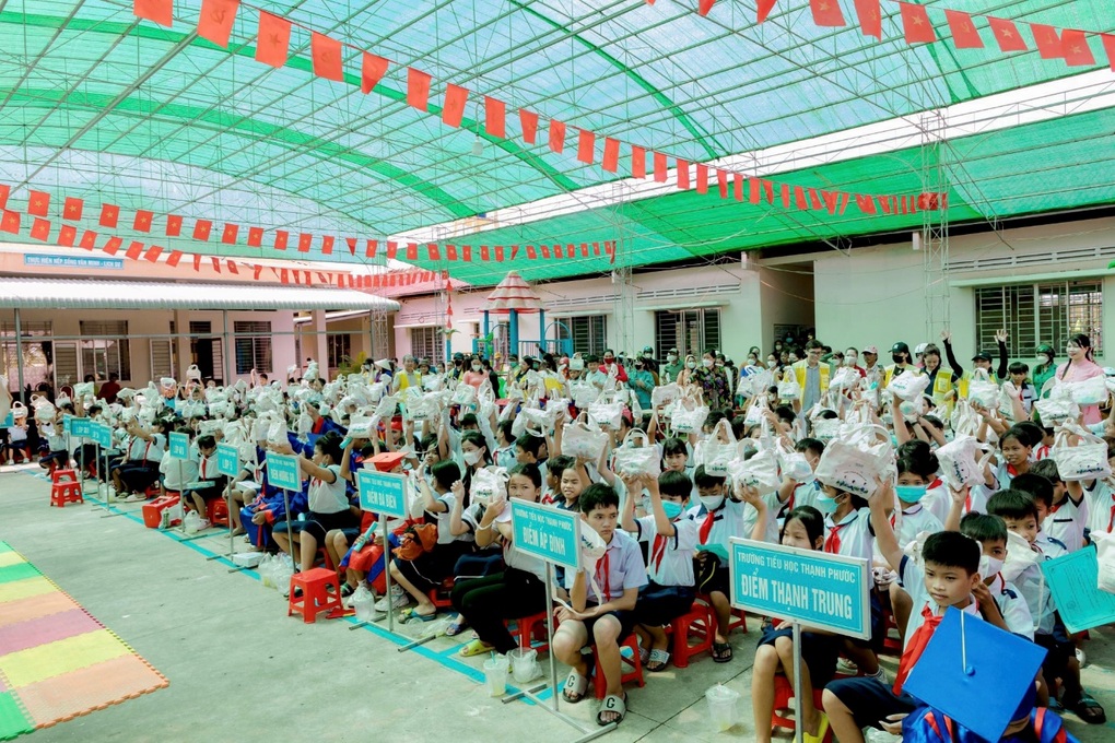 CapitaLand Development hỗ trợ dụng cụ học tập cho 1.400 học sinh Việt Nam - 1 CapitaLand Development hỗ trợ dụng cụ học tập cho 1.400 học sinh Việt Nam - 1