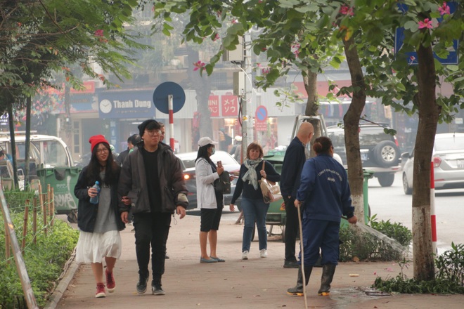 Hà Nội: Điểm du lịch nổi tiếng tấp nập khách tham quan trở lại - 11 Hà Nội: Điểm du lịch nổi tiếng tấp nập khách tham quan trở lại - 11