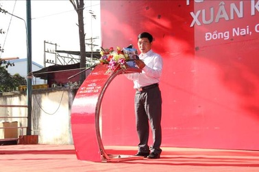 MobiFone tặng quà Tết cho công nhân bằng hàng nghìn vé xe miễn phí