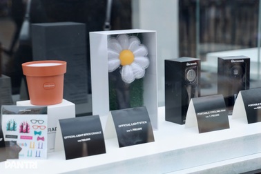 Đèn hoa cúc G-Dragon bị làm giả, rao bán ngay tại show bằng 1/4 giá gốc