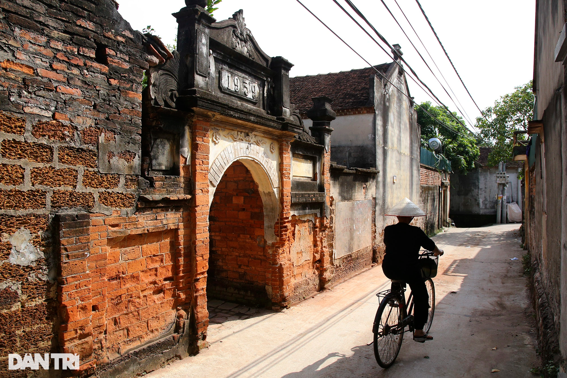 Những chiếc cổng trăm tuổi độc đẹp còn lại ở ngôi làng cổ tại Hà Nội - 6 Những chiếc cổng trăm tuổi độc đẹp còn lại ở ngôi làng cổ tại Hà Nội - 6