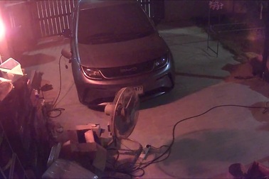 Xe điện Trung Quốc bốc cháy khi đang cắm sạc trong nhà