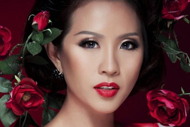 Hoa hậu Thu Hoài khoe vẻ đẹp không tuổi tác