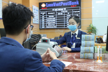 Nhiều lãnh đạo cấp cao LienVietPostBank đăng ký mua cổ phiếu LPB