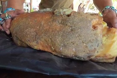 Nhặt được “khối vàng ròng” ở biển, rao bán gần 12 tỷ đồng