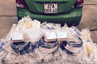 Vận chuyển hơn 3.000 kíp nổ công nghiệp trên xe taxi