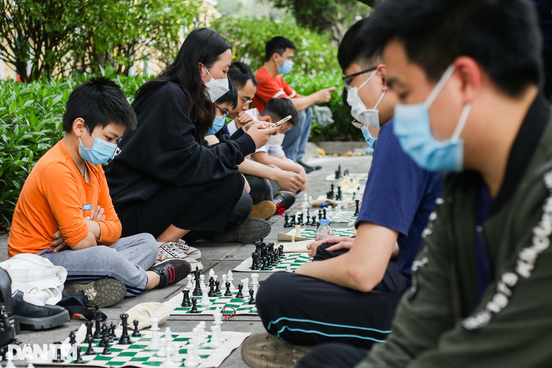 Phố đi bộ quanh hồ Gươm đông vui, thanh bình như chưa từng có dịch Covid-19 - 4 Phố đi bộ quanh hồ Gươm đông vui, thanh bình như chưa từng có dịch Covid-19 - 4