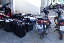 Vận chuyển hàng lậu bị phát hiện, lao xe vào công an