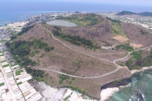 Nỗi lo khi làm hồ chứa nước trên miệng núi lửa triệu năm tuổi, cao 169m