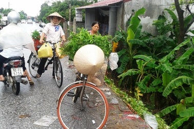 Phát hiện thi thể thiếu nữ chết cạnh đường   