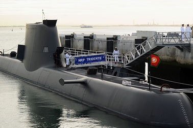 Tàu ngầm Bồ Đào Nha mắc lưới ngư dân Pháp