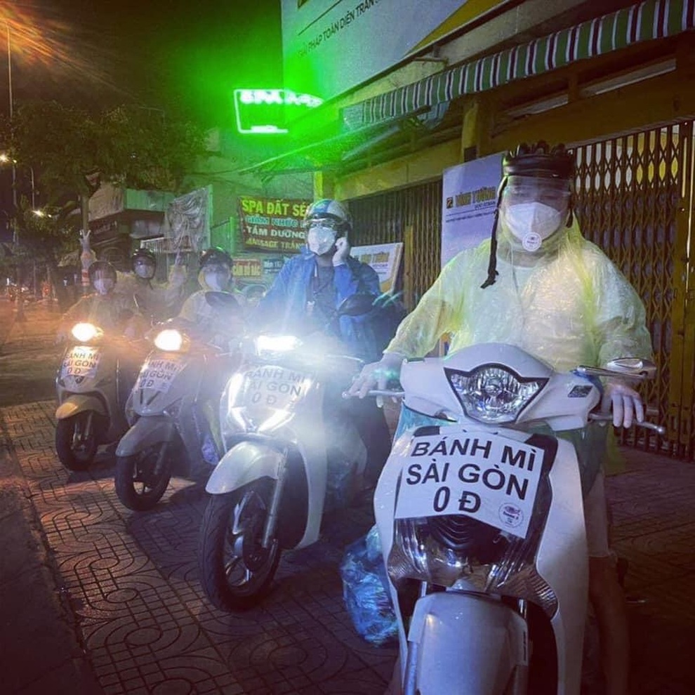 Bánh mì 0 đồng giữa TPHCM và doanh thu toàn nụ cười của chàng trai trẻ - 2 Bánh mì 0 đồng giữa TPHCM và doanh thu toàn nụ cười của chàng trai trẻ - 2