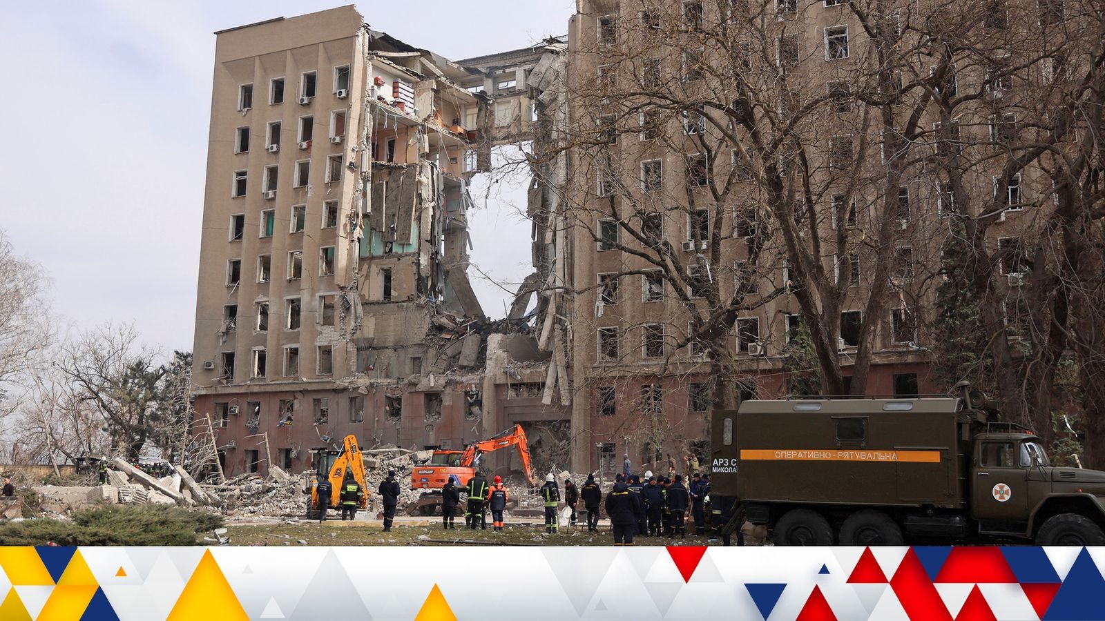 Một tòa nhà ở Mykolaiv, Ukraine bị hư hại nặng nề sau vụ tập kích của Nga (Ảnh minh họa: Skynews).
