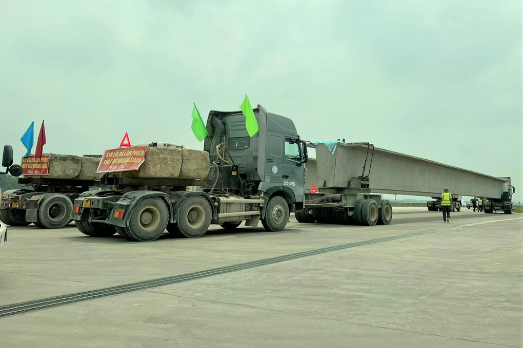 Tự chế xe siêu trường chở các dầm cầu bê tông dài 40m - 1 Tự chế xe siêu trường chở các dầm cầu bê tông dài 40m - 1