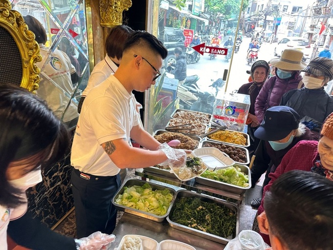 Tấm lòng hảo tâm của anh Nguyễn Anh Vũ đã làm nên quán cơm đặc biệt cho người nghèo