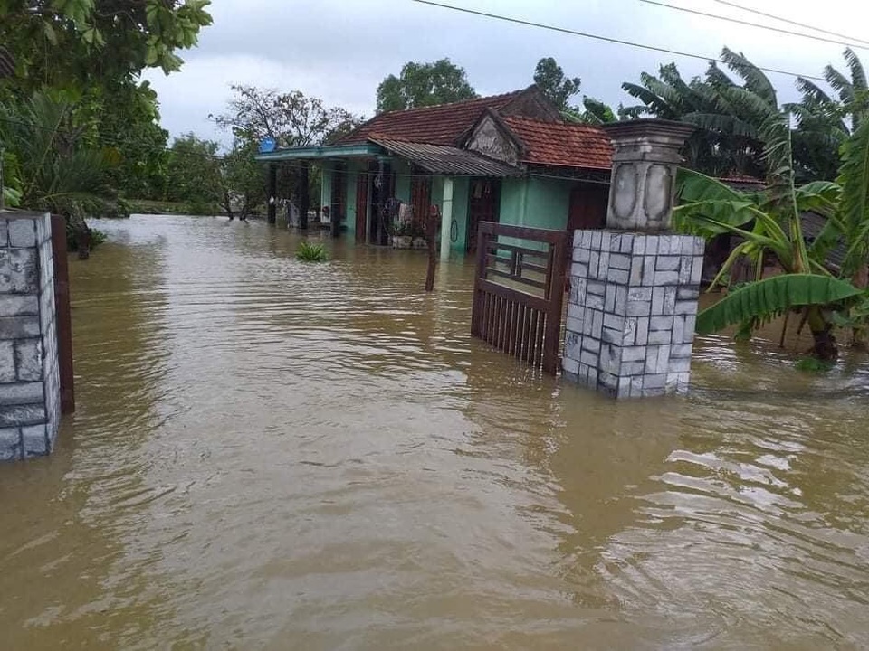 Lũ chồng lũ, hơn 10.000 ngôi nhà tại Quảng Bình lại ngập sâu trong nước - 8 Lũ chồng lũ, hơn 10.000 ngôi nhà tại Quảng Bình lại ngập sâu trong nước - 8