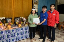 Hỗ trợ 35 triệu đồng đến gia đình có người tử nạn trong mưa lũ