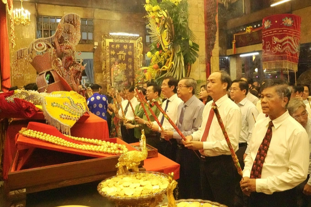 Nước tắm tượng Bà Chúa Xứ núi Sam được nấu từ bao nhiêu loài hoa? - 1 Nước tắm tượng Bà Chúa Xứ núi Sam được nấu từ bao nhiêu loài hoa? - 1