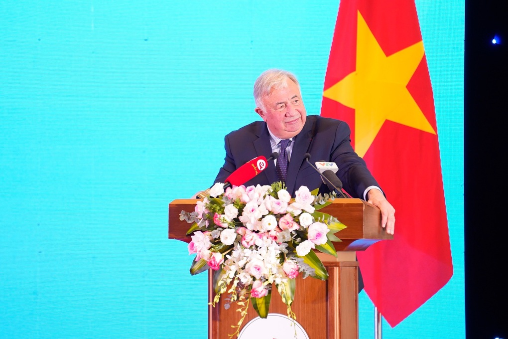Chủ tịch Thượng viện Pháp: Pháp đã chạm tới trái tim của người Việt Nam - 3 Chủ tịch Thượng viện Pháp: Pháp đã chạm tới trái tim của người Việt Nam - 3