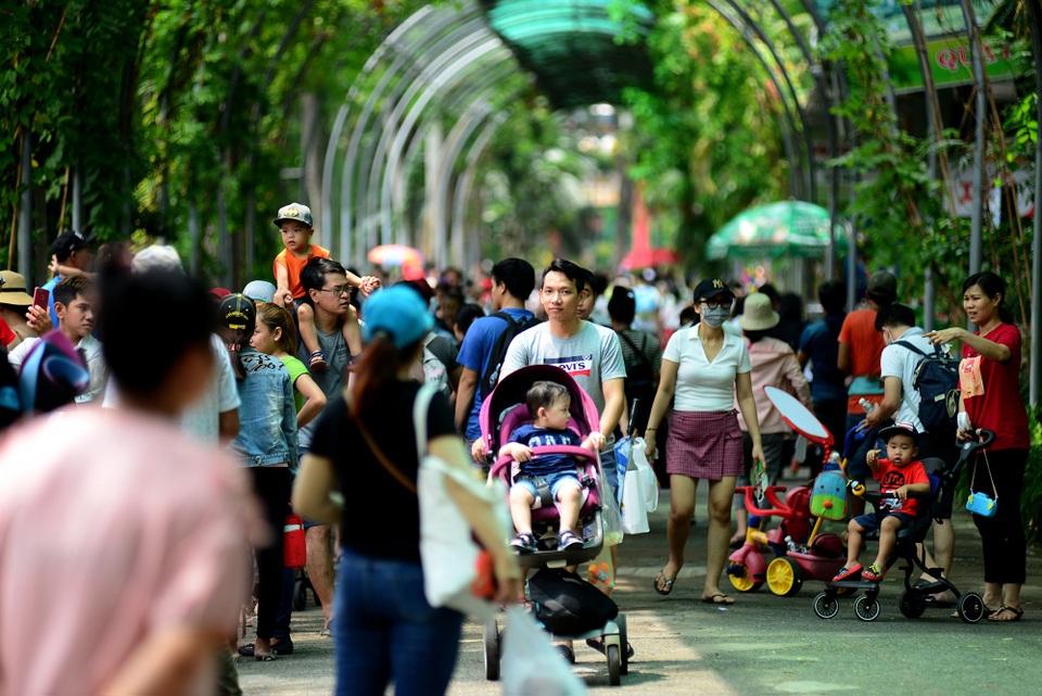 Thảo Cầm Viên đông đúc.jpg