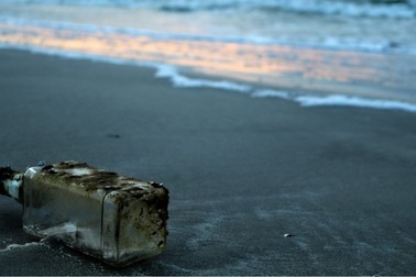 Viết thư thả biển, 9 năm sau nhận được hồi đáp