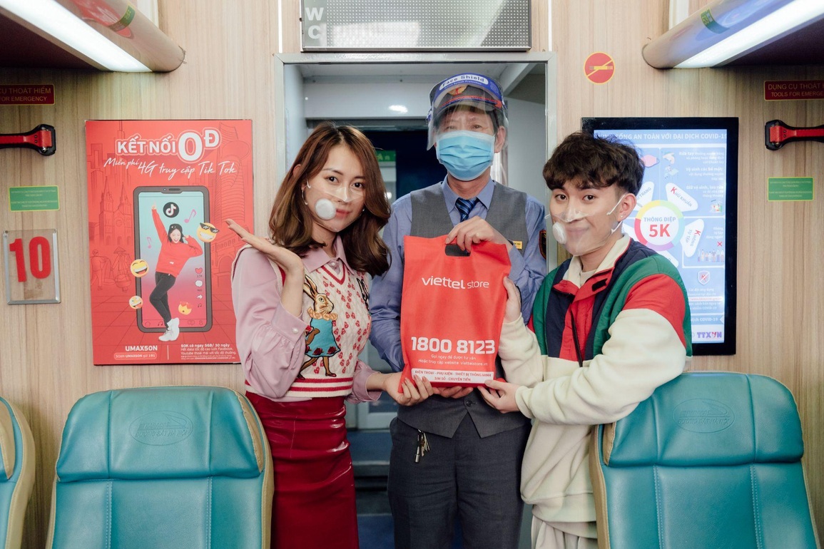 Về quê chưa bao giờ dễ hơn thế với chuyến tàu kết nối 0Đ của Viettel - 2 Về quê chưa bao giờ dễ hơn thế với chuyến tàu kết nối 0Đ của Viettel - 2