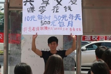 Chi hơn chục triệu đồng thuê "bạn gái" về ra mắt dịp Tết