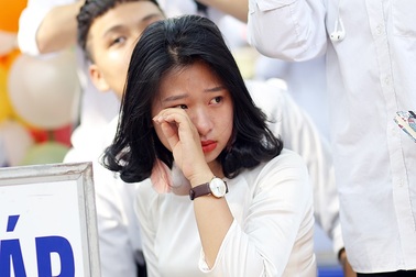 Lễ bế giảng xúc động của học sinh Trường THPT Chu Văn An