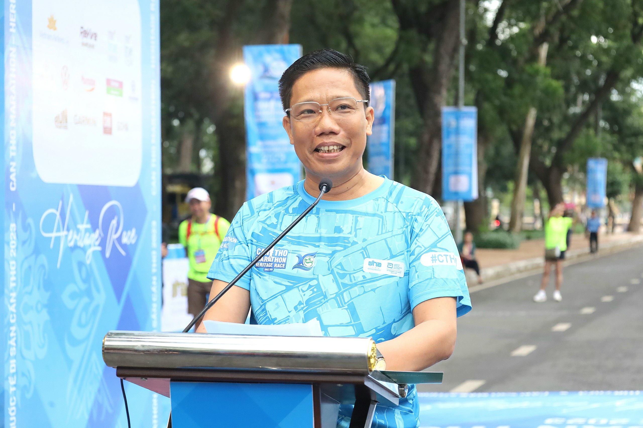 អត្តពលិកក្នុងស្រុកនិងបរទេសជាង៩.០០០នាក់ចូលរួមរត់ម៉ារ៉ាតុងនៅ Can Tho - ២ Hơn 9.000 vận động viên trong và ngoài nước tham dự giải Marathon ở Cần Thơ - 2