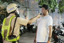 Bị CSGT phạt 7 triệu đồng, tài xế gọi điện đề nghị nhóm bạn nhậu chia tiền