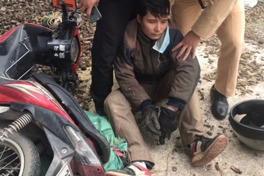 Một trinh sát bị thương khi vật lộn với tội phạm ma túy