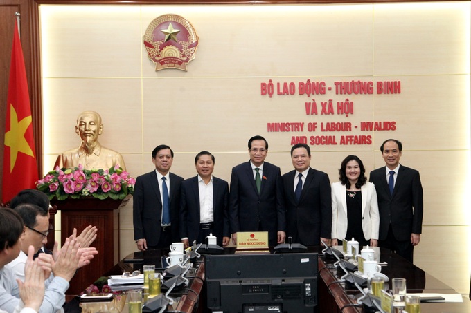 Trao quyết định bổ nhiệm Thứ trưởng Bộ Lao động - Thương binh và Xã hội - Ảnh 4. Trao quyết định bổ nhiệm Thứ trưởng Bộ Lao động - Thương binh và Xã hội - Ảnh 4.