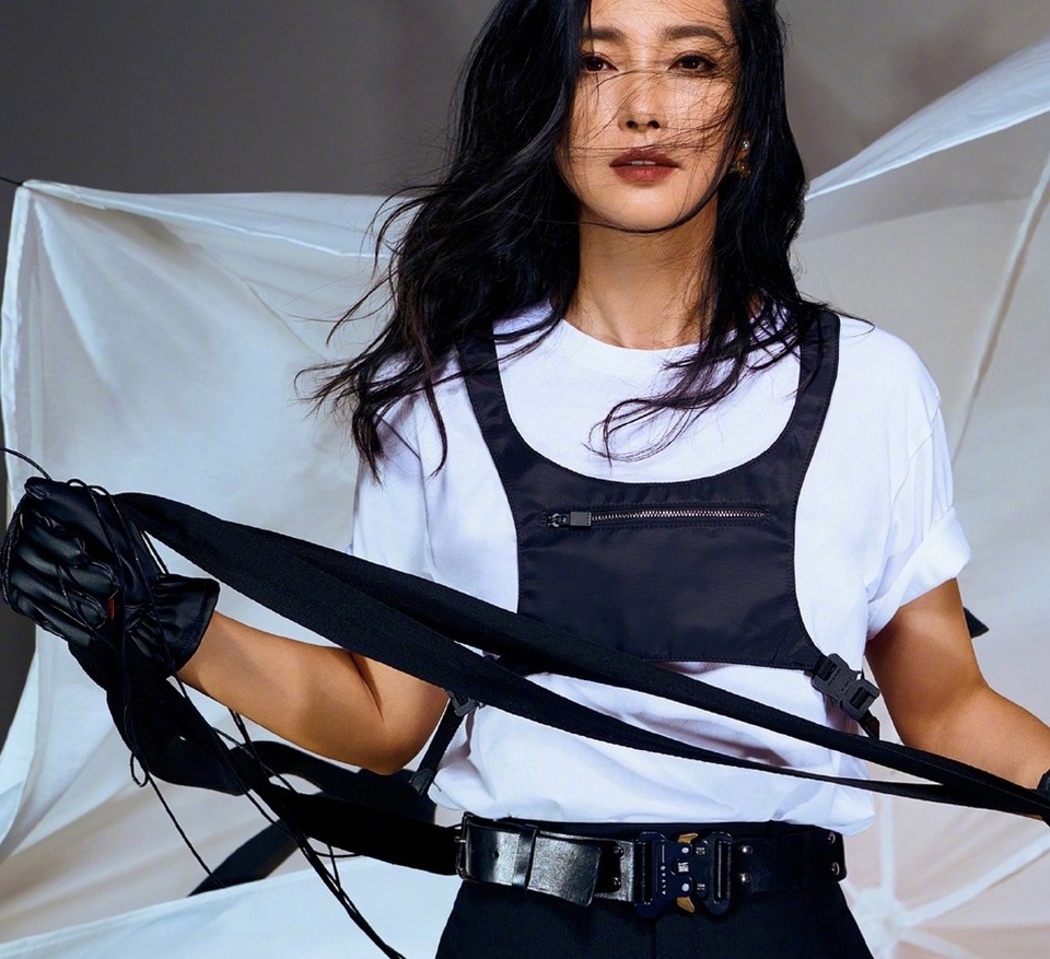 Ngưỡng mộ sắc vóc tuổi 47 của “bông hoa nở muộn” Lý Băng Băng - 8 Ngưỡng mộ sắc vóc tuổi 47 của “bông hoa nở muộn” Lý Băng Băng - 8