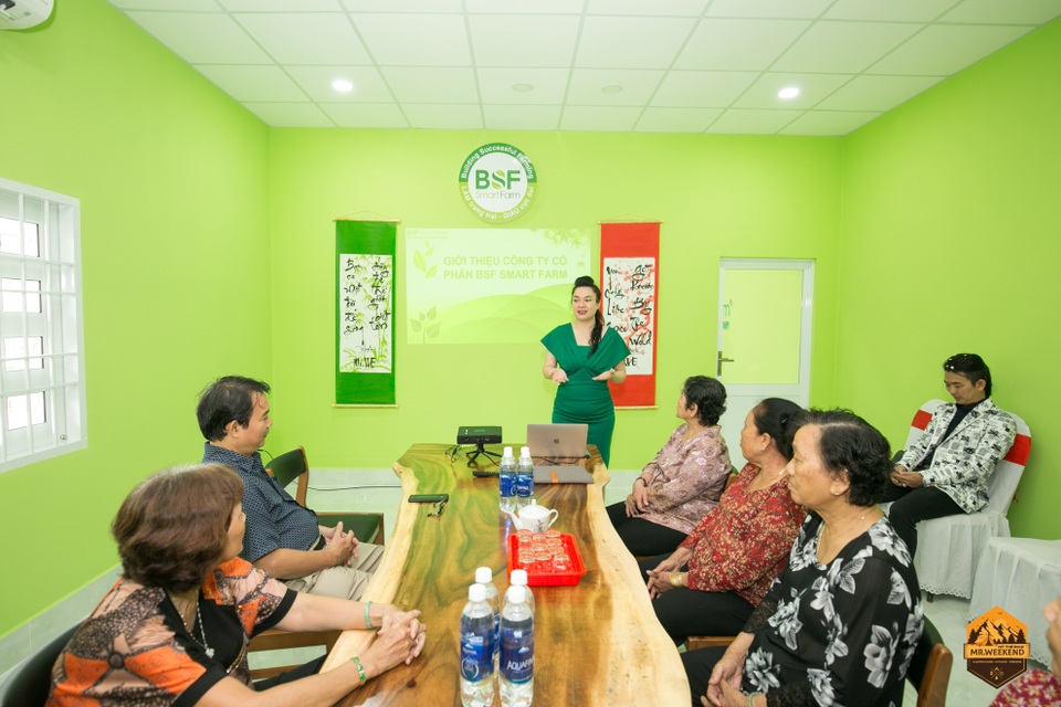 Cùng BSF Smart Farm phát triển kinh tế từ việc nuôi “Ruồi lính đen” - 4 Cùng BSF Smart Farm phát triển kinh tế từ việc nuôi “Ruồi lính đen” - 4