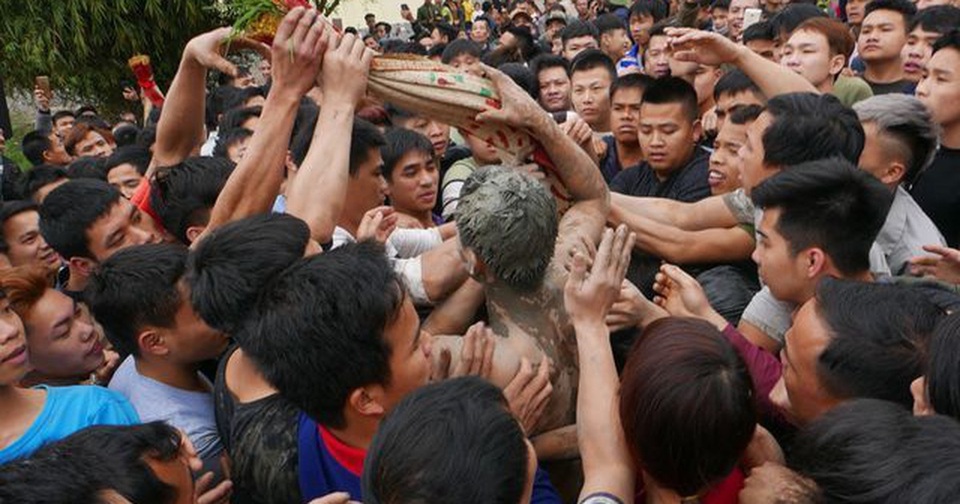 Bộ Văn hoá sẽ xử lý nghiêm các hành vi lợi dụng di tích, lễ hội để trục lợi - 1 Bộ Văn hoá sẽ xử lý nghiêm các hành vi lợi dụng di tích, lễ hội để trục lợi - 1