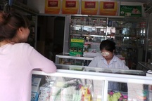 Bắt quả tang nhà thuốc bán thuốc không rõ nguồn gốc, hết hạn sử dụng cho người bệnh