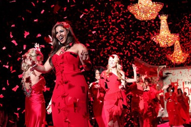 Người đẹp kiêu sa váy đỏ...