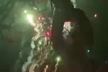 Nhóm leo núi đốt pháo hoa mừng sinh nhật trong rừng Lai Châu