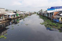 Vụ nước sông đen ngòm: Chưa xác định được “thủ phạm”