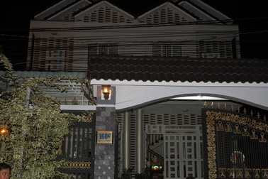 Cho vay nặng lãi, còn cầm bình gas, dao thái dọa công an