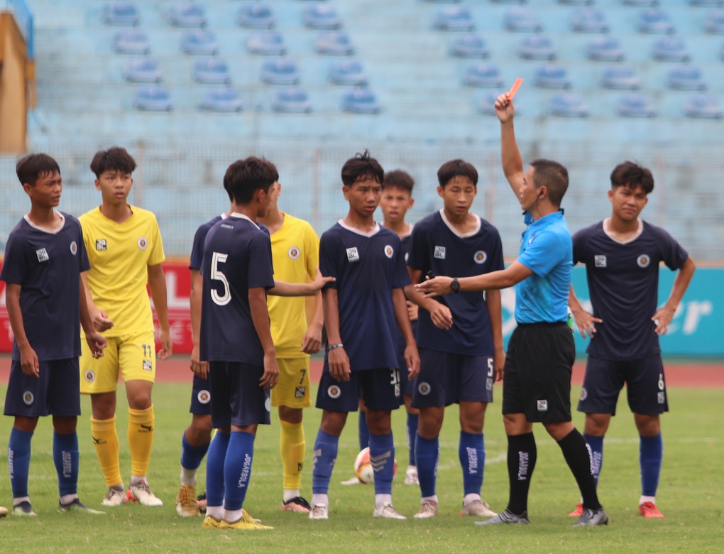 Trọng tài Việt Nam thực hành VAR, chuẩn bị áp dụng ở V-League - 7 Trọng tài Việt Nam thực hành VAR, chuẩn bị áp dụng ở V-League - 7