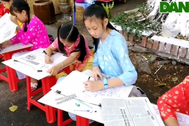 Học sinh Bạc Liêu vẽ tranh mừng xuân mới