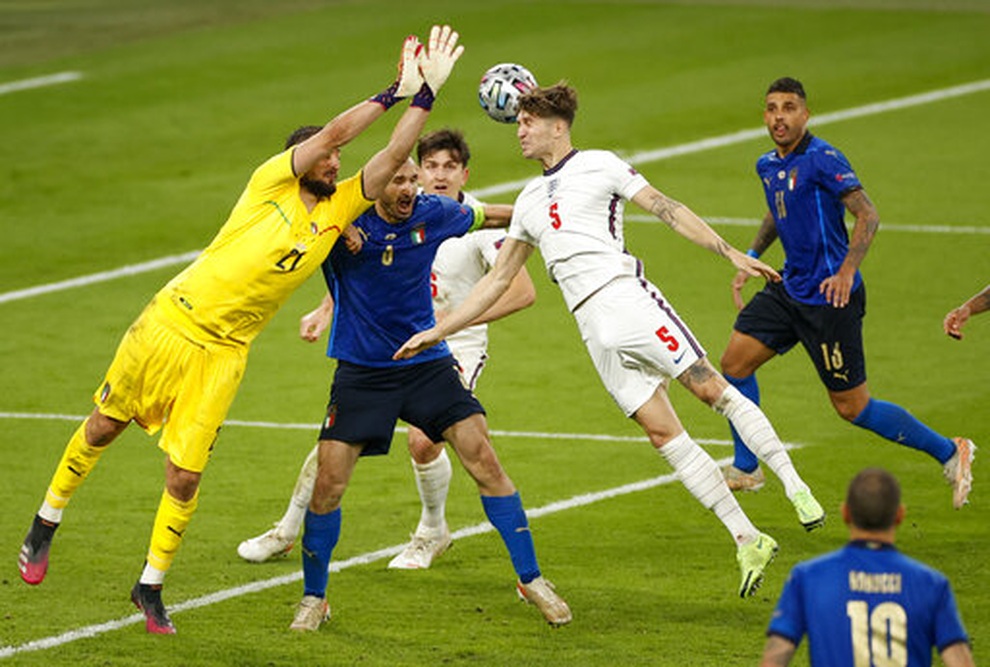 Đội tuyển Italia vỡ òa hạnh phúc khi giương cao chức vô địch Euro 2020 - 5 Đội tuyển Italia vỡ òa hạnh phúc khi giương cao chức vô địch Euro 2020 - 5