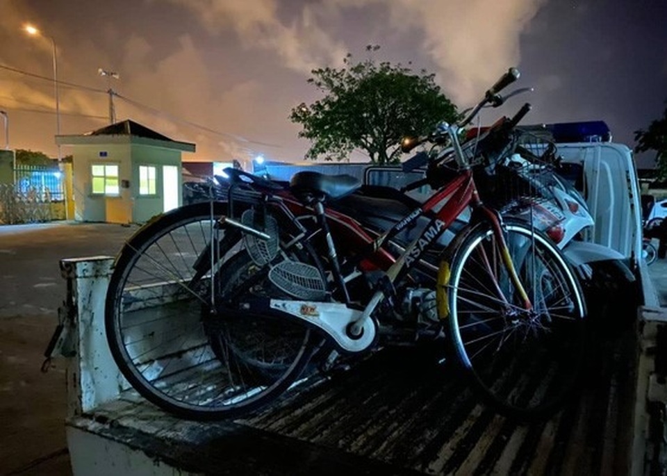 Một người Trung Quốc bị phạt 500.000 đồng vì say xỉn đi xe đạp - 2